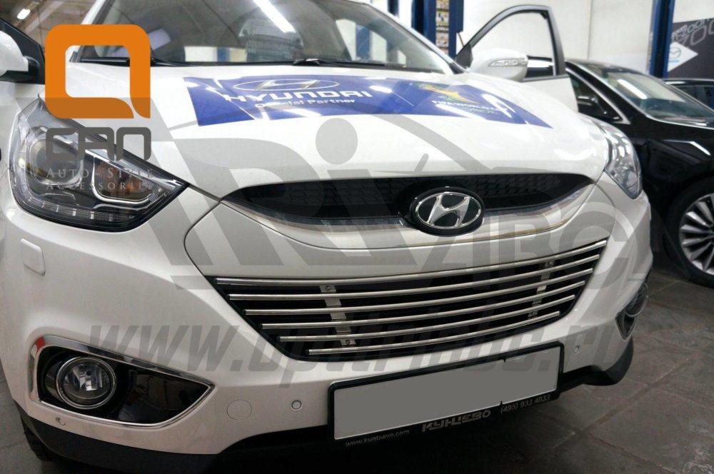 reshetka-perednego-bampera-hyundai-ix35-2010-2015-d12